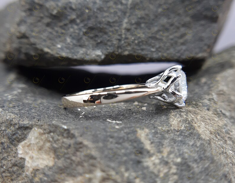 7 mm and 8 mm Round Cut Near White Moissanite six claw Tapered Shank Solitaire Engagement Ring Floral Two Tone In White /& Yellow Gold