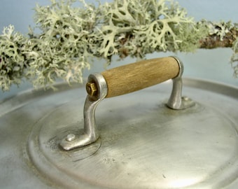 Coperchio in alluminio. Coperchio vintage anni '60. Coperchio tradizionale francese. Coperchio da cucina francese. ArtyEpicurean.