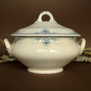 &quot;Sarreguemines&quot; Ceramic Soup Tureen. Antique French Soup Tureen. French Table Tureen. 20th Century Tableware. ArtyEpicurean.