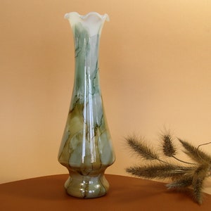 Opaline Vase. Blown Glass Vase from Italy. Vintage Opaline from Florence/Empoli. Opaline from the 60s/70s. Italian Creation. ArtyEpicurean.