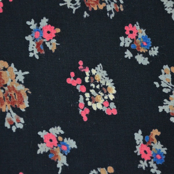 192x 90 cotton batist black gruned with flowers