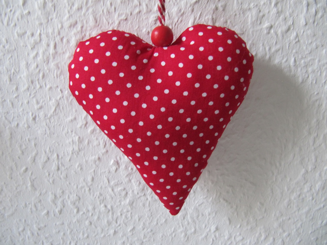 Lot de 10 boîtes forme coeur en carton à décorer Lot de 10 boîtes forme coeur en carton à décorer
