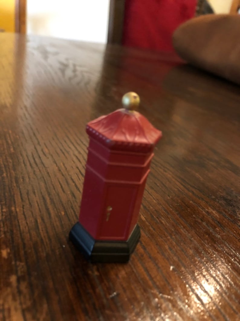 Queen on Horseback and Queen/'s Guard 3 pieces Metal British Collectables Post Box