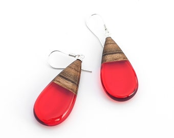 Wood and red epoxy resin teardrop earrings // Red earrings // Wooden earrings // Natural earrings // Wooden jewelry // Statement earrings