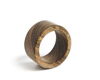 US 7 1/2  Walnut wood ring // Wooden ring // Natural jewelry // Modern jewelry // Statement ring // Wooden jewelry // Unique jewelry //