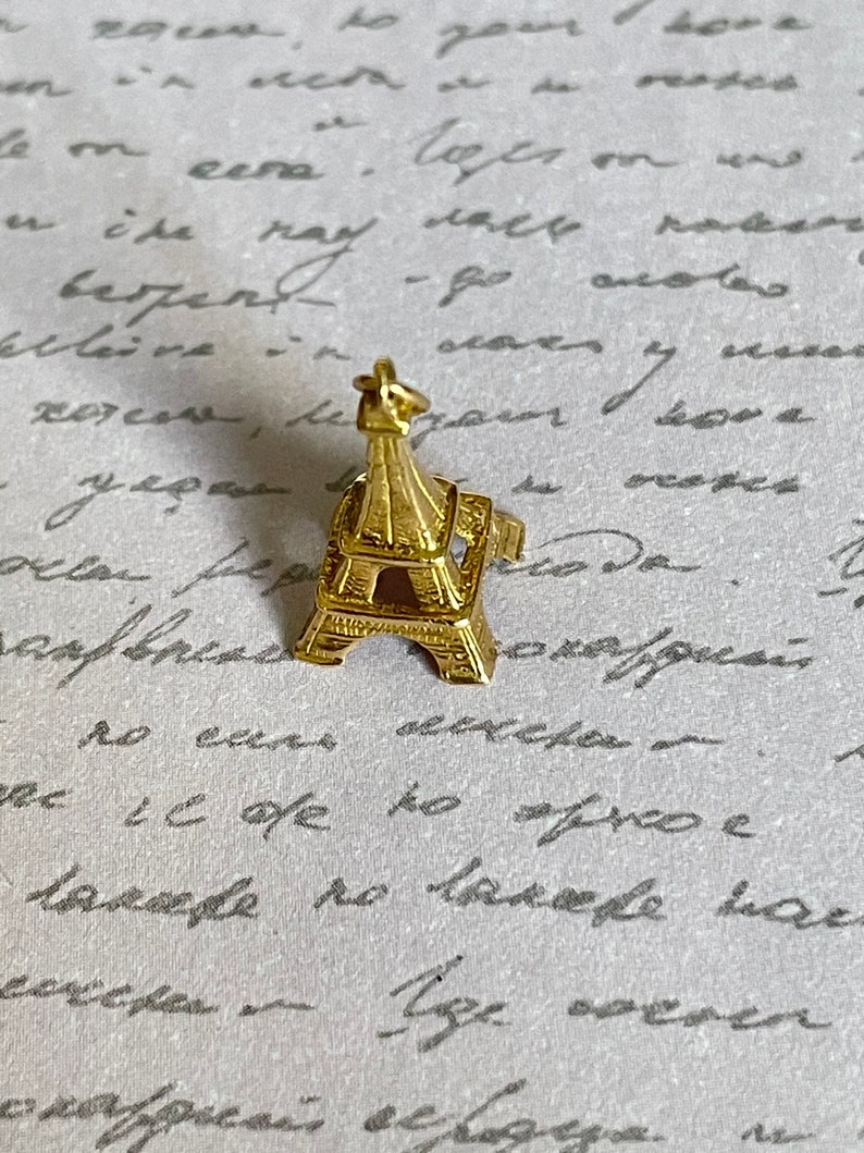 18k yellow gold Eiffel Tower charm pendant