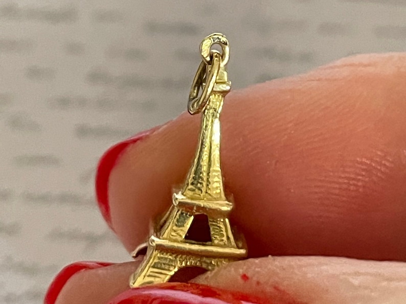18k yellow gold Eiffel Tower charm pendant