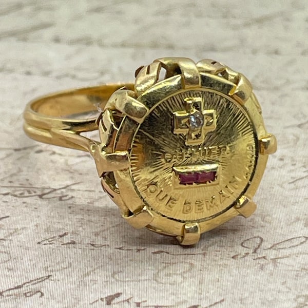 Magnificent and rare AUGIS ring, more than yesterday and less than tomorrow, in 18k yellow gold