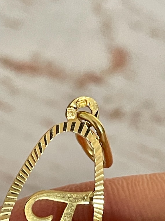 Pendentif charm F en or jaune 18k - image 12