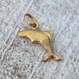 18k yellow gold fish charm pendant