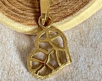 Pendentif charm cœur ajouré en or jaune 18k