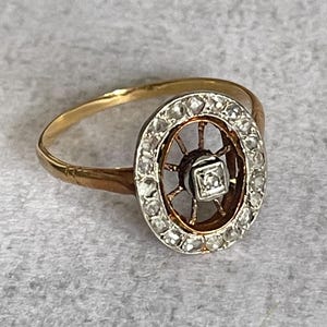 Art Deco ring in yellow gold with diamonds