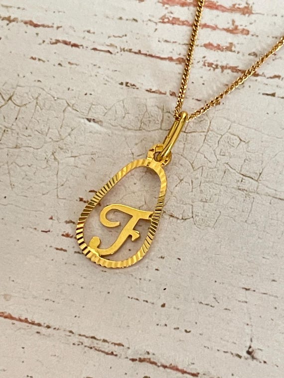 Pendentif charm F en or jaune 18k - image 7