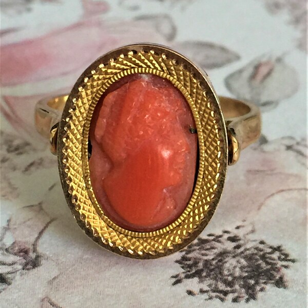 Réservée ! Bague vintage en or 18k avec un camée représentant un visage Taille 51