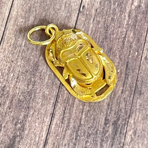 Pendentif scarabée en or jaune 18k