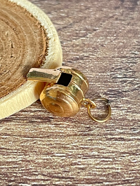 Whistle charm pendant in 18k yellow gold
