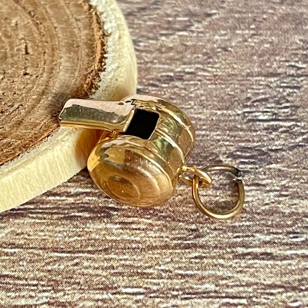 Whistle charm pendant in 18k yellow gold