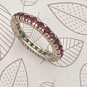 18k white gold and ruby alliance ring