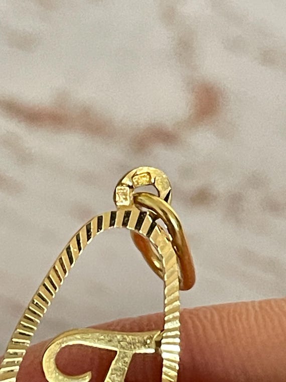 Pendentif charm F en or jaune 18k - image 9