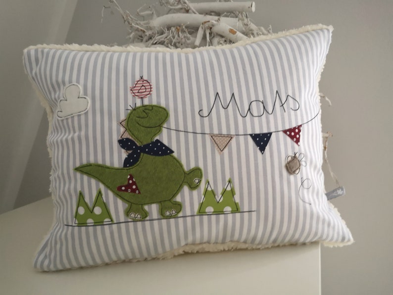 Kissen mit Namen Dino Kuschelkissen personalisiert Bild 4