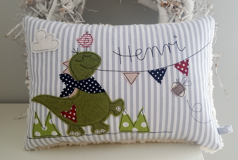 Oreiller personnalisé avec le nom Dino coussin câlin image 3