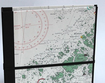 Folder A5 with clamping mechanism concealed with seafaring map of the Norwegian coast