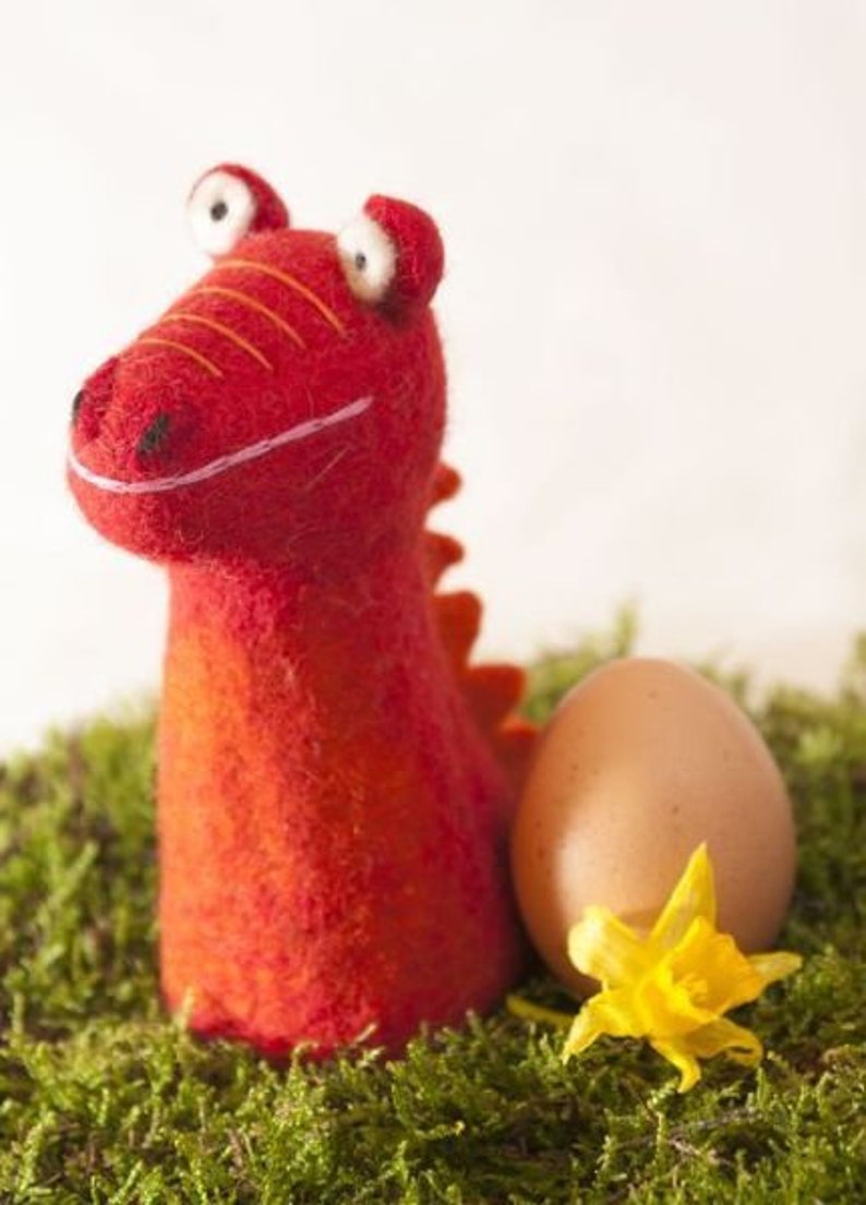 Hawanja chauffe-oeufs en feutre dragon rouge image 1