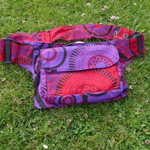 Sac banane Hawanja à motifs violet/rouge image 1