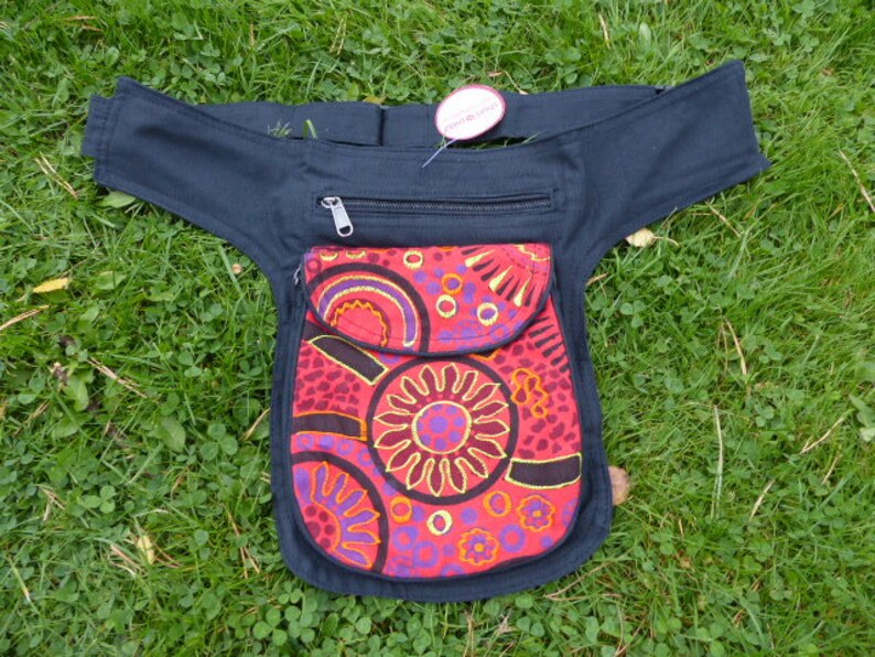 Hawanja Belt bag black with red patterned