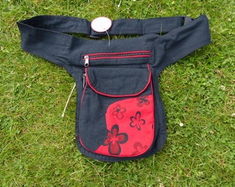 Hawanja Gürteltasche schwarz/rot mit Blümchen