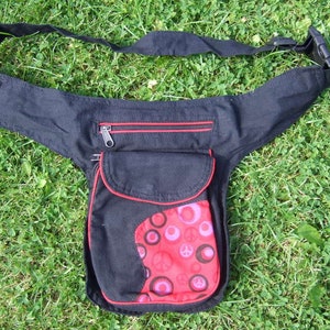 Hawanja ceinture sac noir avec rouge à motifs image 1