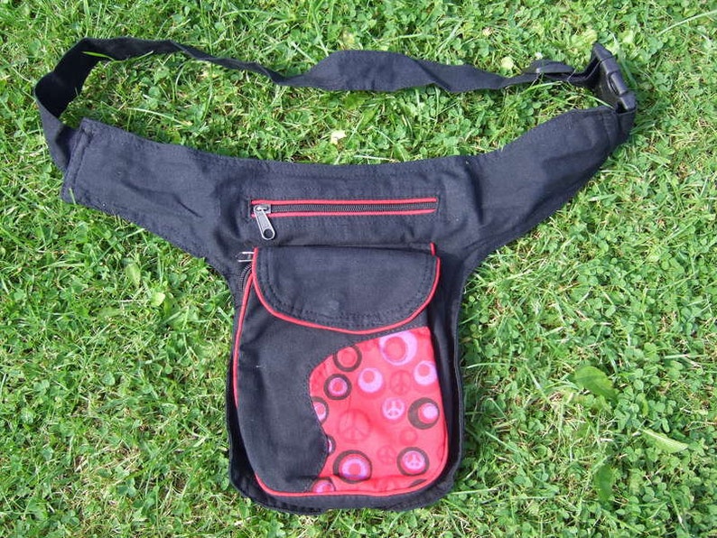 Hawanja Belt bag black with red patterned image 1