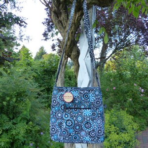 Hawanja Schulterbag gris à motifs image 1