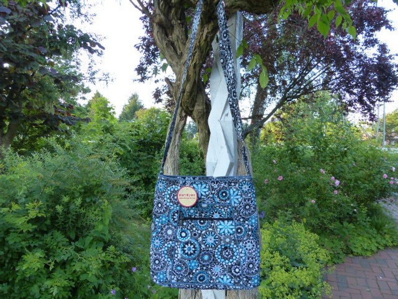 Hawanja Schulterbag gris à motifs image 1