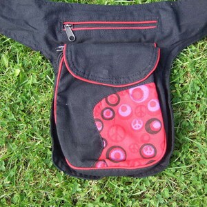 Hawanja Belt bag black with red patterned image 2