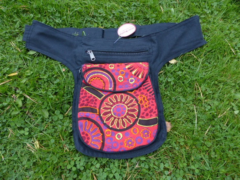 Hawanja Belt bag black with red patterned