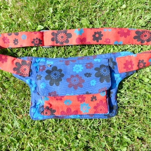 Fleur de Hawanja ceinture sac sombre bleu/rouge image 1