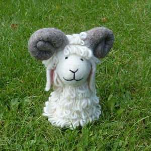 Hawanja felt egg warmer horned sheep image 2