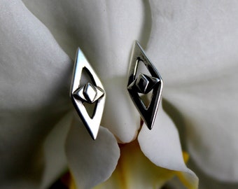 Sterling silver geometric diamond shape stud earrings-Great gift-Everyday wear-Small stud earrings-Diamonds earrings-Unique small earrings