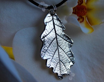 Sterling silver oak leaf pendant-Leaf necklaces-Oak tree leaf pendant-Nature lovers gift-Oak forest leaf pendant-Autumn oak leaf-Small gift