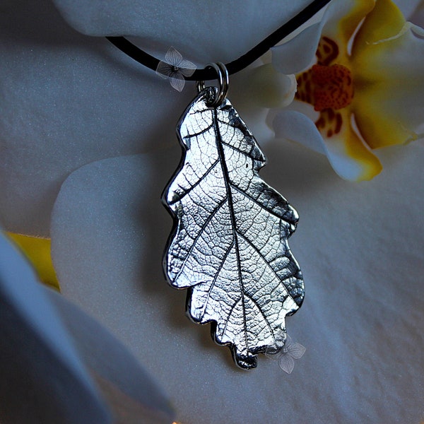 Sterling silver oak leaf pendant-Leaf necklaces-Oak tree leaf pendant-Nature lovers gift-Oak forest leaf pendant-Autumn oak leaf-Small gift