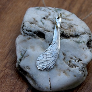 Colgante de semilla de sicomoro en plata de ley - Colgante de arce en forma de helicóptero - Collar de semilla de arce extremadamente detallado - Regalo de semilla de árbol de bosque o parque