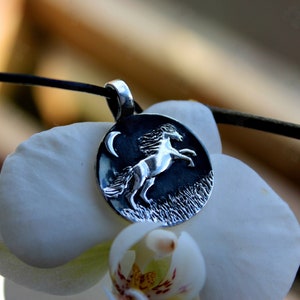 Horse pendant in silver-Running horse at night time-Moon and horse necklaces-Animals lovers gift-Feel freedom pendant-Unique gift for Xmas