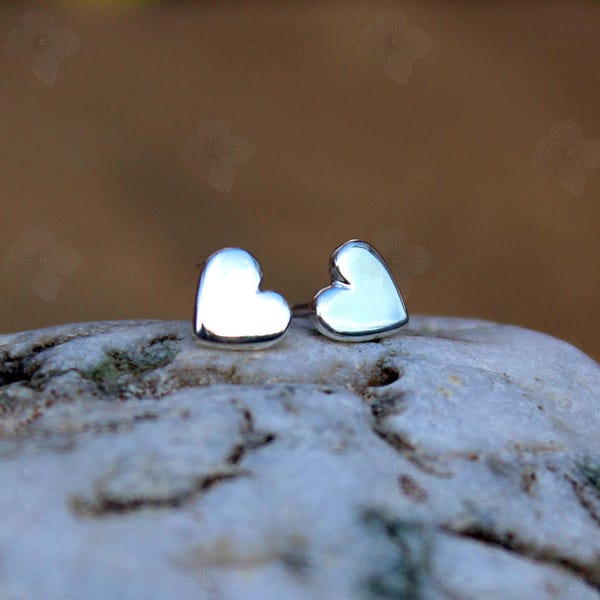 Sterling silver heart studs earrings-Love earrings-Simple heart earrings-Classic heart earrings-Small gift-Perfect present-Silver hearts