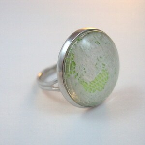 ring round glass cabochon white lace on light gree image 2