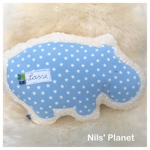 Kuscheltierkissen Hippo Farbwahl Nilpferd Kinderkissen Babykissen Lesekissen Mädchen Junge mit Name Sterne Geschenk Geburt Baby Taufe Bild 2