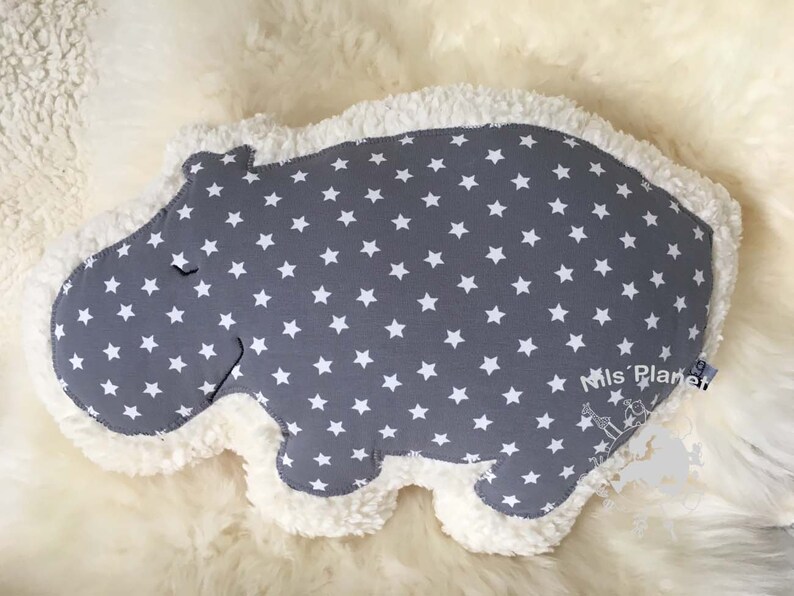 Kuscheltierkissen Hippo Farbwahl Nilpferd Kinderkissen Babykissen Lesekissen Mädchen Junge mit Name Sterne Geschenk Geburt Baby Taufe Bild 5