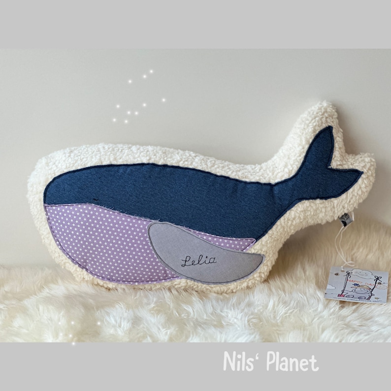 Kuscheltierkissen WAL Matteo, blau Wal Wunschname Sternchen mit Name personalisierter Meer Bio-Plüsch Junge Mädchen Baby Geschenk Deko Bild 3