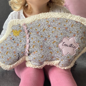 Kuscheltierkissen PRINZESSIN HIPPO Nilpferd kuscheln Bio-Plüsch Name personalisierbar Sweat geblümt Baby Mädchen rosa gelb Krone Glitzer Bild 4