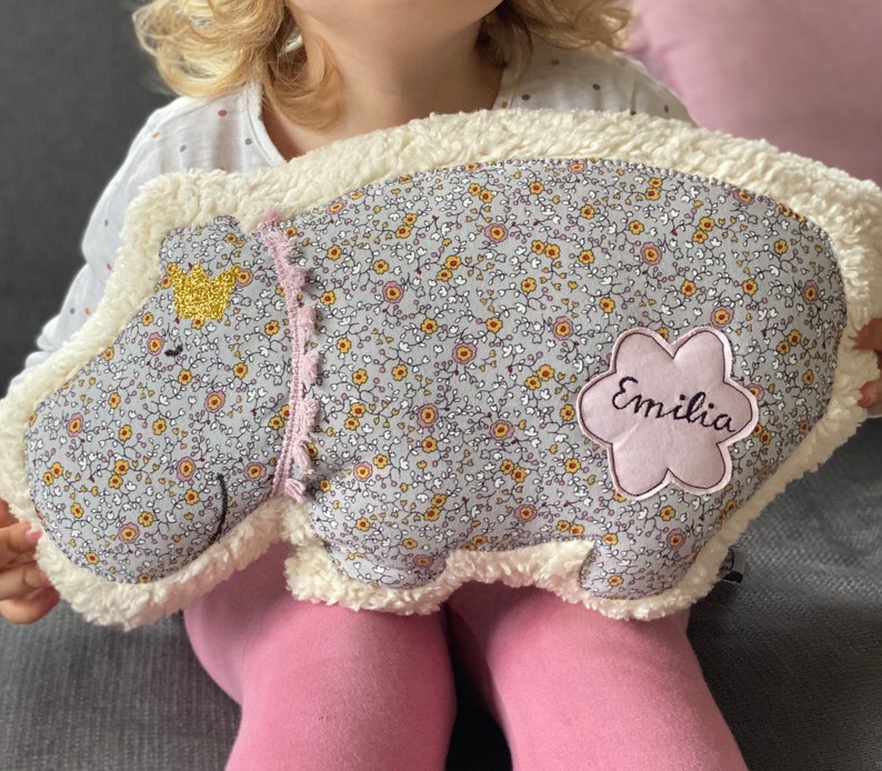 Kuscheltierkissen PRINZESSIN HIPPO Nilpferd kuscheln Bio-Plüsch Name personalisierbar Sweat geblümt Baby Mädchen rosa gelb Krone Glitzer Bild 4